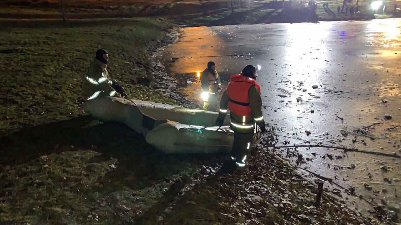 У Рівному під кригу у водоймі провалились діти