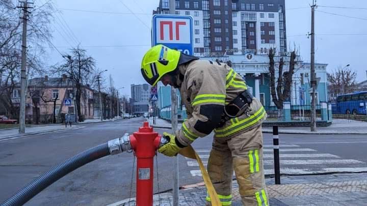 Перший наземний гідрант випробували рятувальники у Рівному