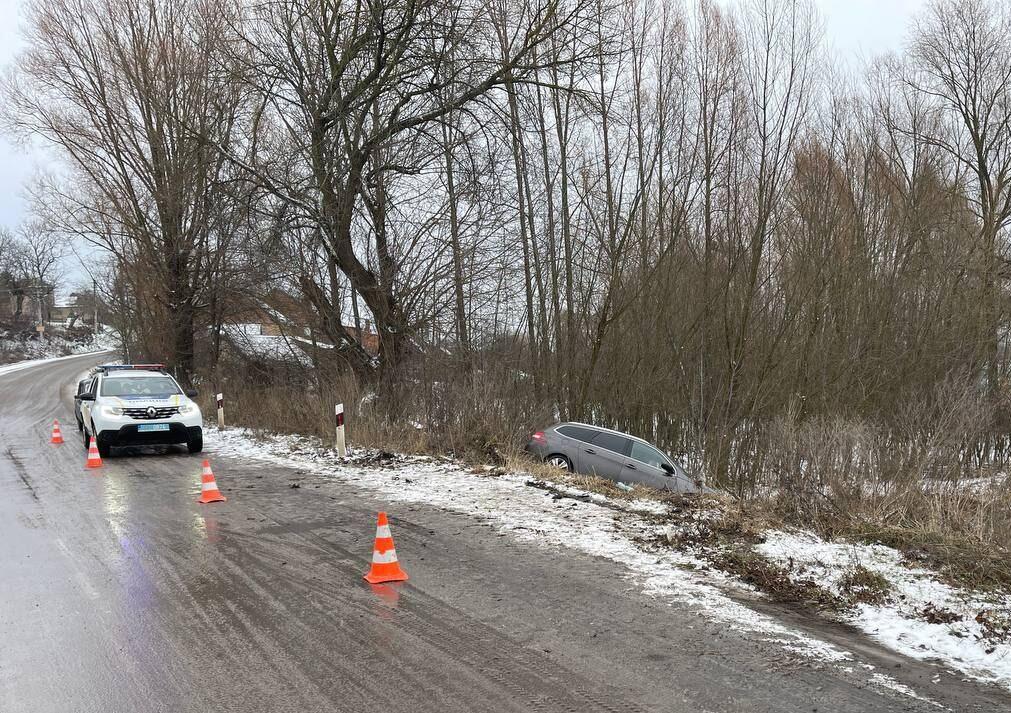 В ДТП на Рівненщині постраждали малолітня дитина та троє жінок