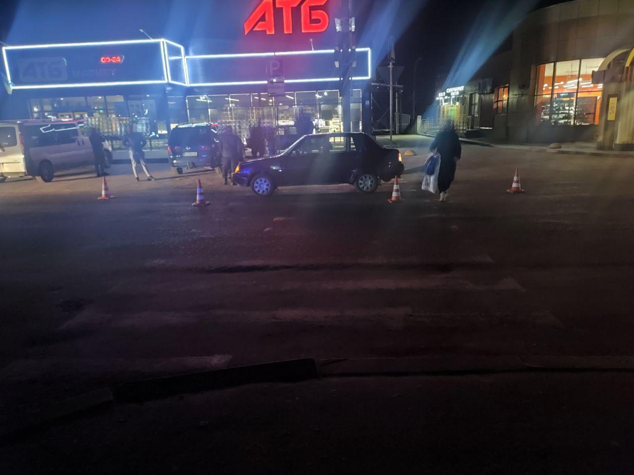 Під колеса авто