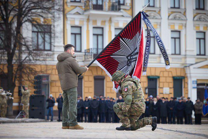 Бойовий прапор вручив