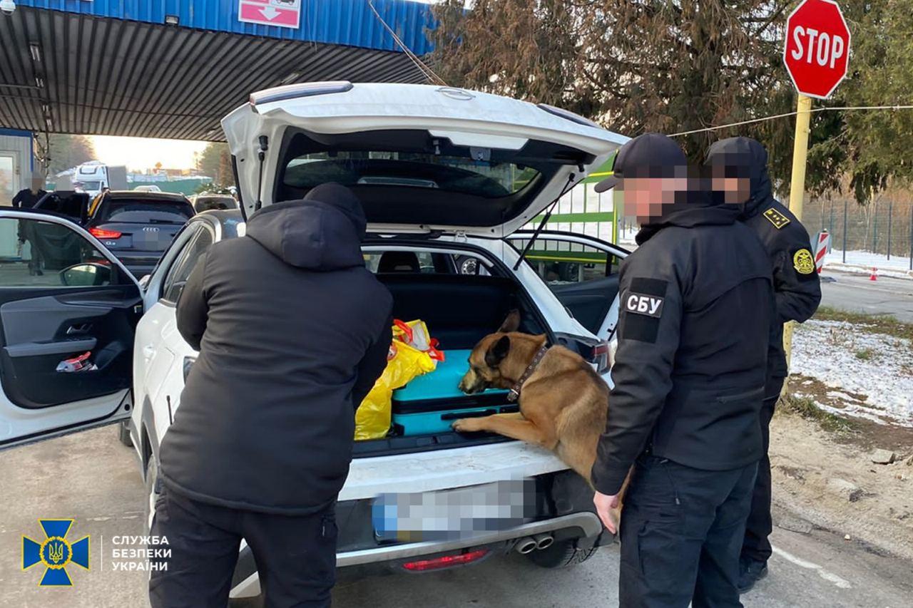 На Рівненську митницю з обшуками прийшли працівники СБУ та ДБР