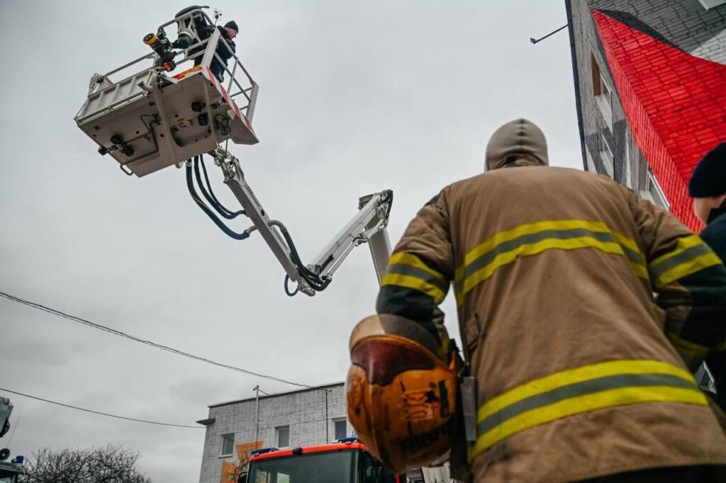 Сучасну пожежно-рятувальну спецтехніку отримали рятувальники Рівненщини