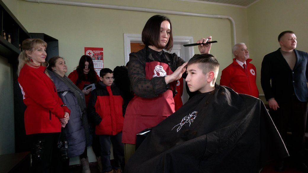 На Рівненщині відкрили соціальну перукарню