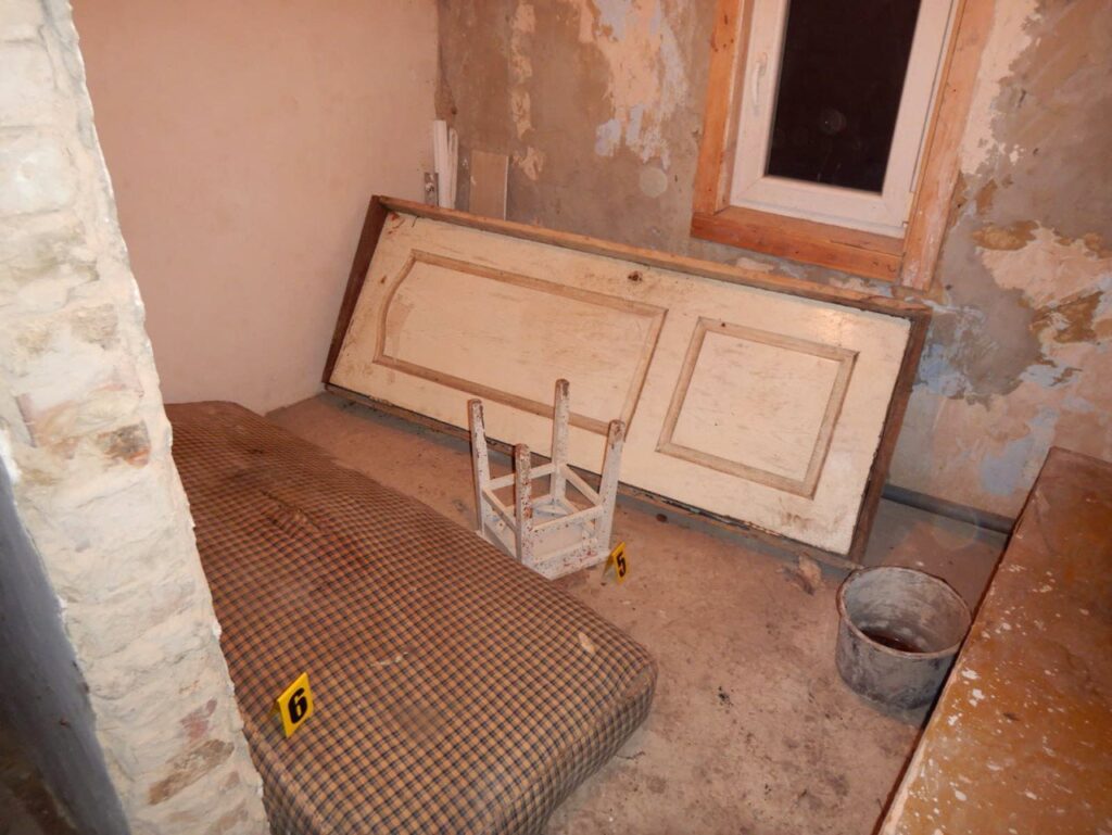 На Рівненщині поліцейські виявили закопане тіло чоловіка біля будинку2