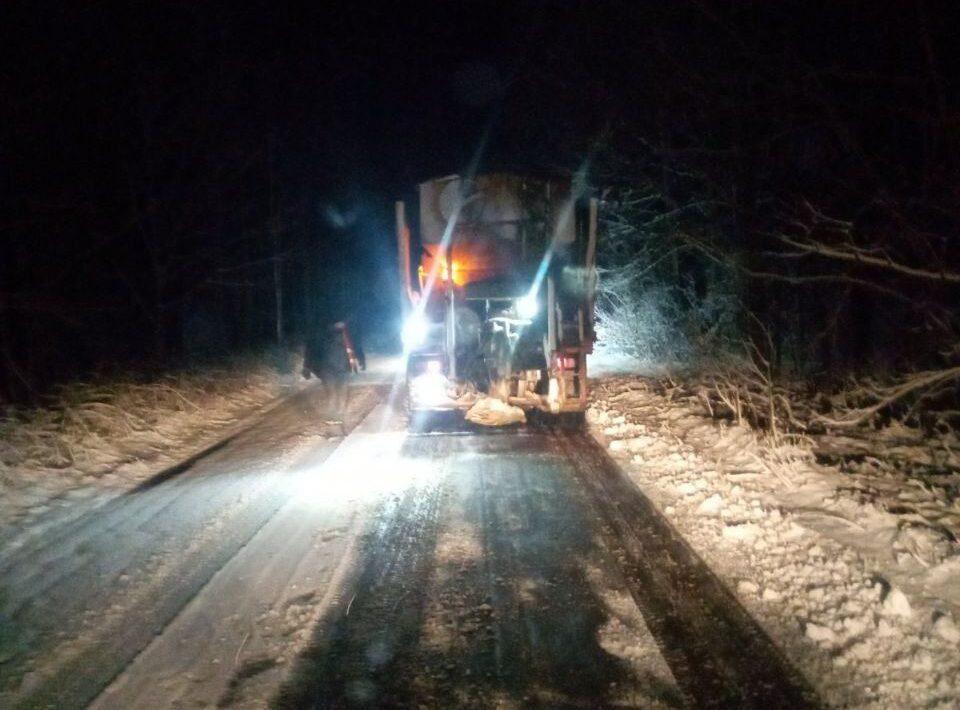 На дорогах Рівненщини усю ніч працювала снігоочисна техніка. На дорогах Рівненщини усю ніч працювала снігоочисна техніка.