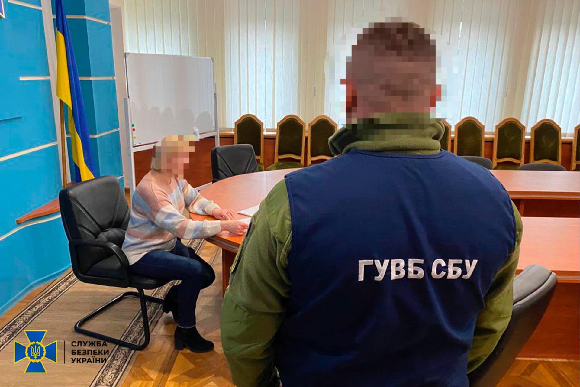 На антиукраїнській діяльності у Рівному викрито посадовицю одного з регіональних органів СБУ