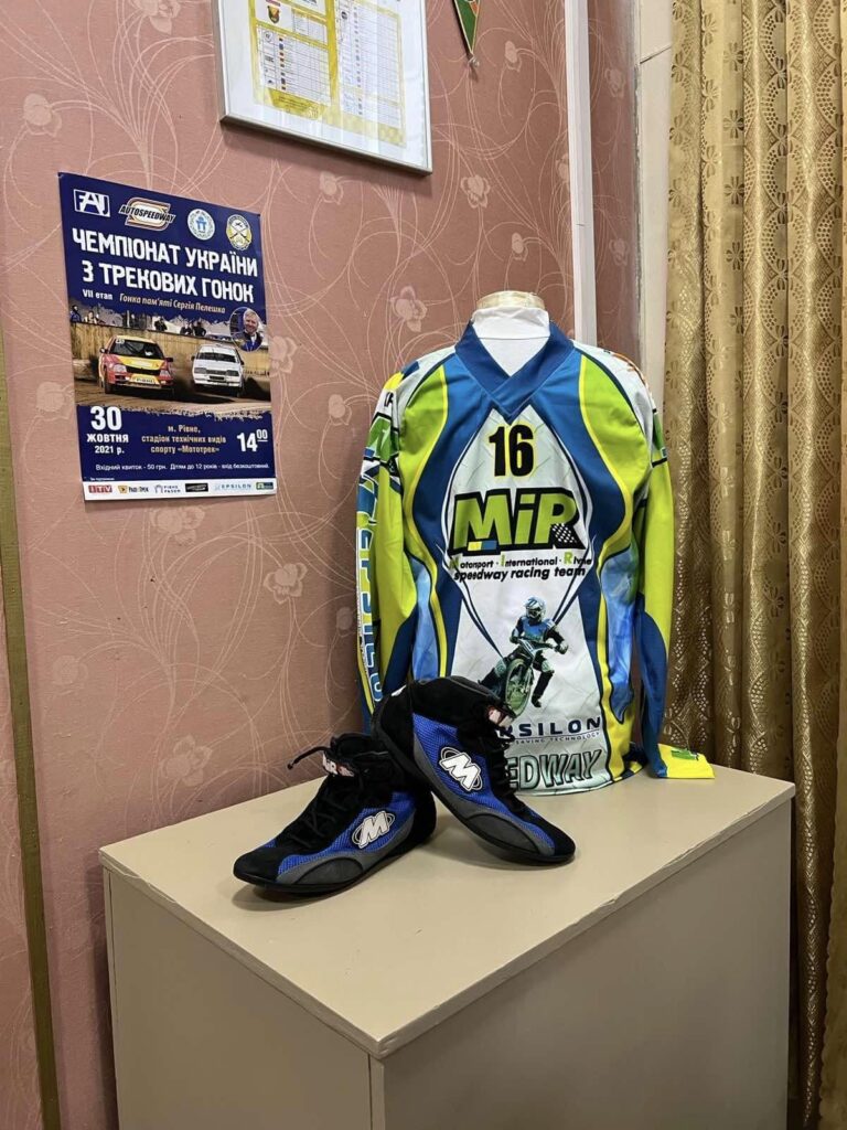 В Рівному відкрили виставку памʼяті легендарного  автогонщика