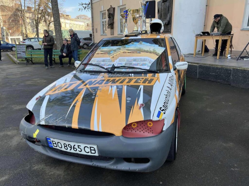 В Рівному відкрили виставку памʼяті легендарного  автогонщика