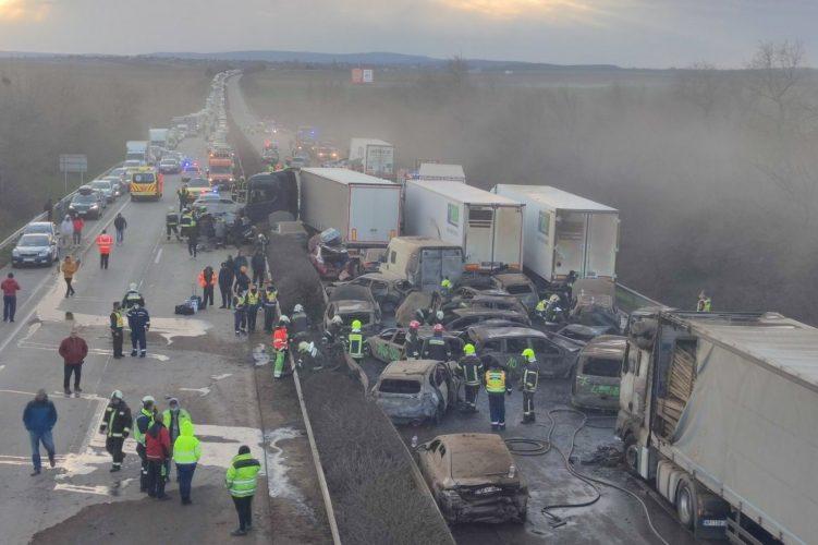 В Угорщині сталася ДТП за участю 42 автомобілів, 19 згоріло