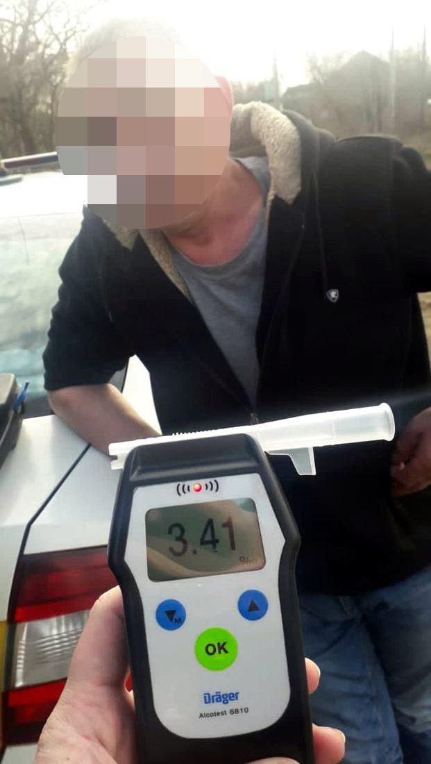 На Рівненщині п’яний водій двічі за добу намагався відкупитися від адмінвідповідальності: розпочато досудові розслідування