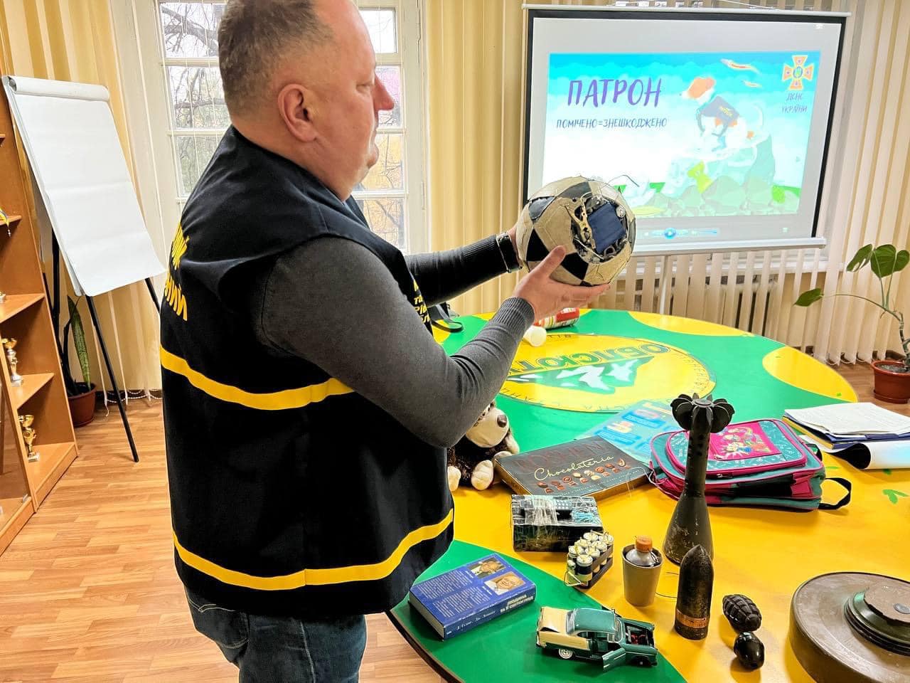 Як діяти у разі виявлення вибухонебезпечних предметів, під час виникнення пожежі, як надати першу домедичну допомогу?