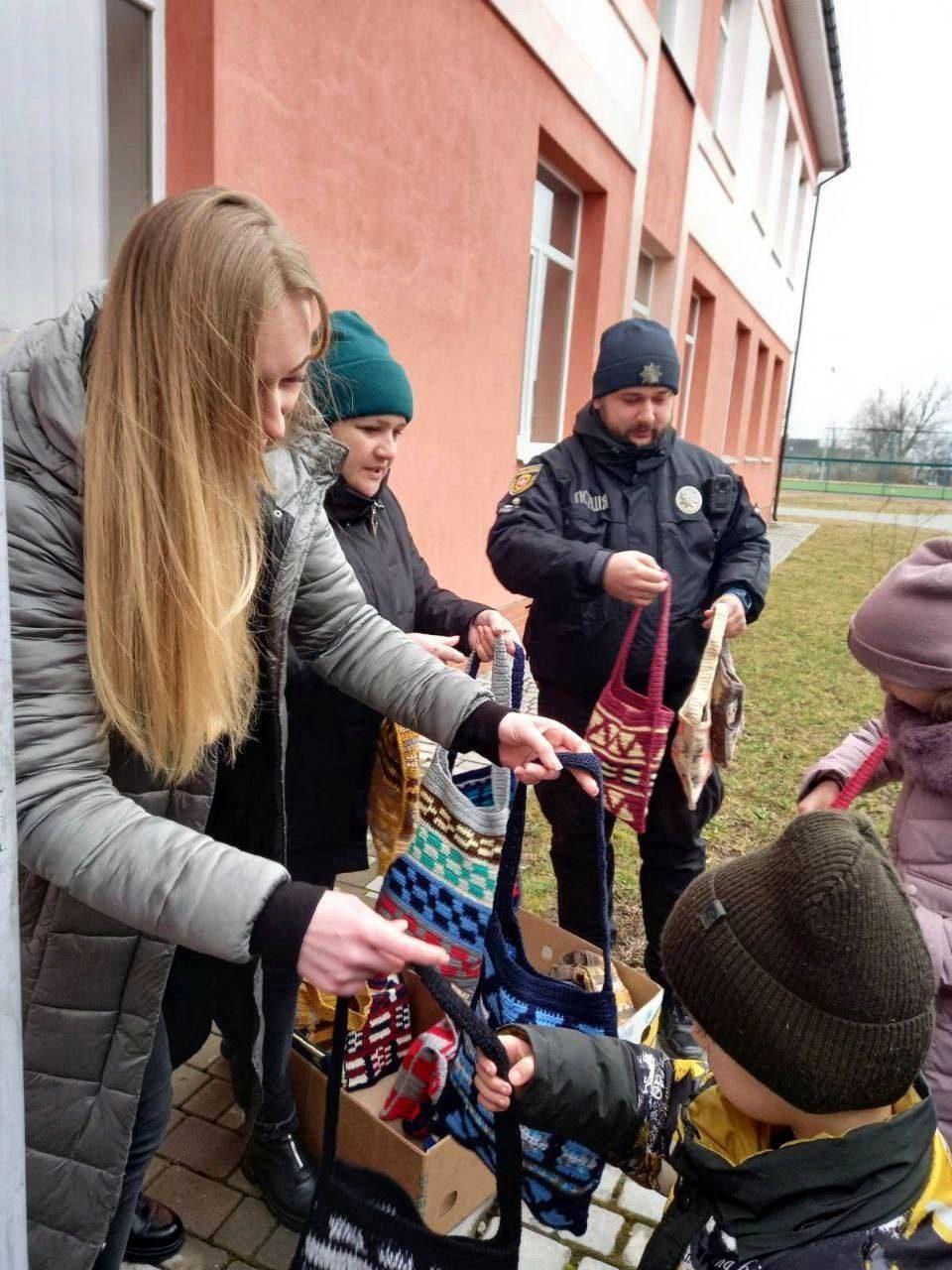 «Чемні учні шкільного автобуса»: поліцейські офіцери Корнинської громади провели урок безпеки ліцеїстам
