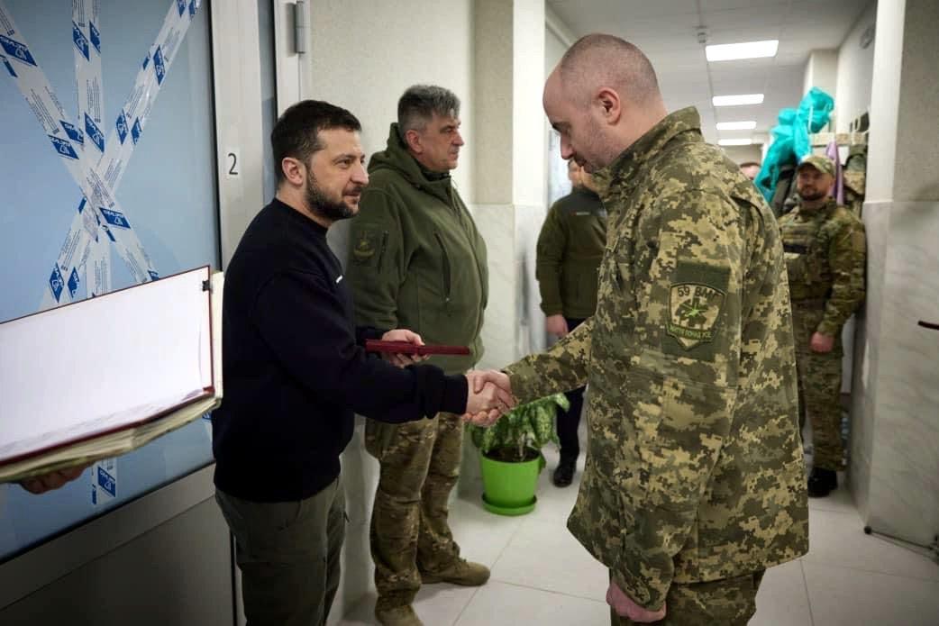 Президент України Володимир Зеленський вручив нагороди лікарям із Рівненщини