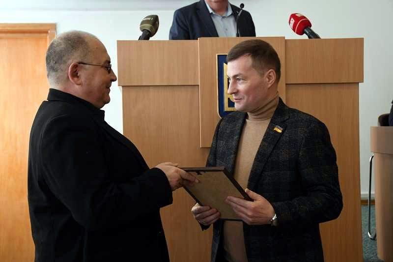 Микола Манько отримує премію