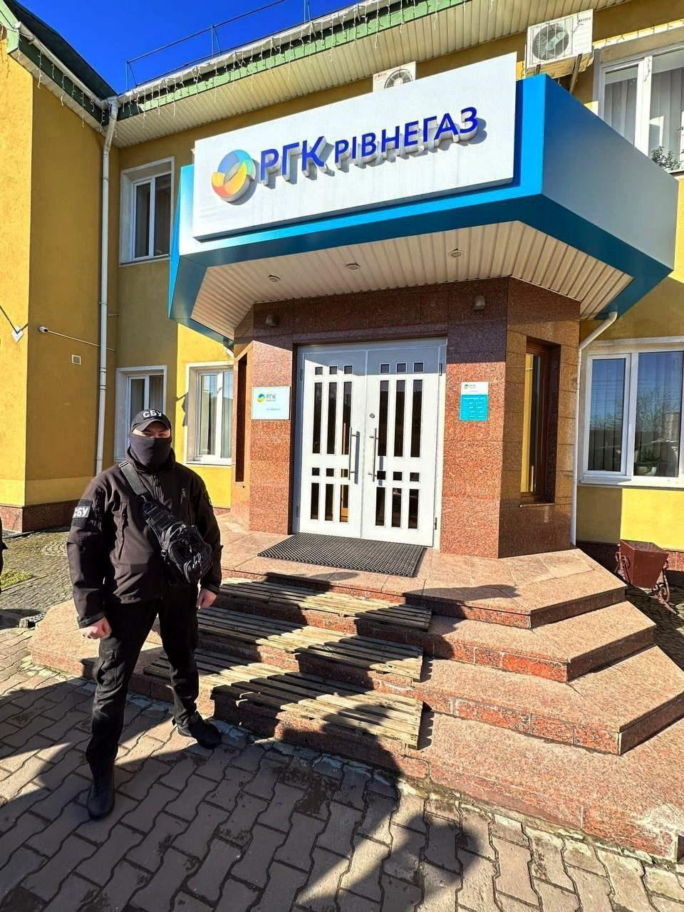 В облгазах, які належать Дмитру Фірташу, сьогодні проходять масові обшуки