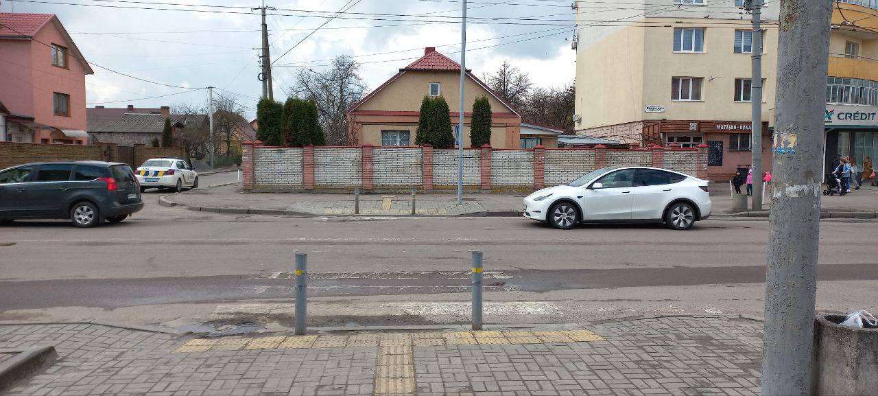 У Рівному керманич легковика збив двох пішоходів