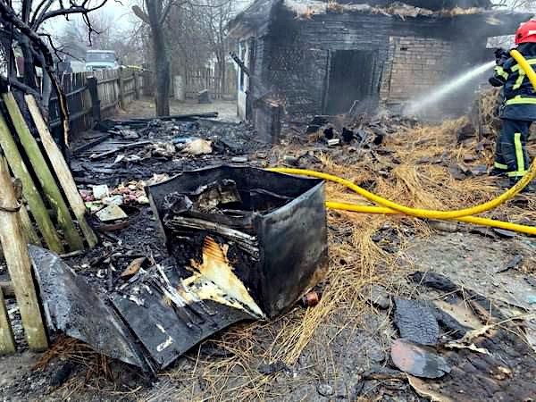 В Сарненському районі вогнеборці ліквідували пожежу у приватному господарстві