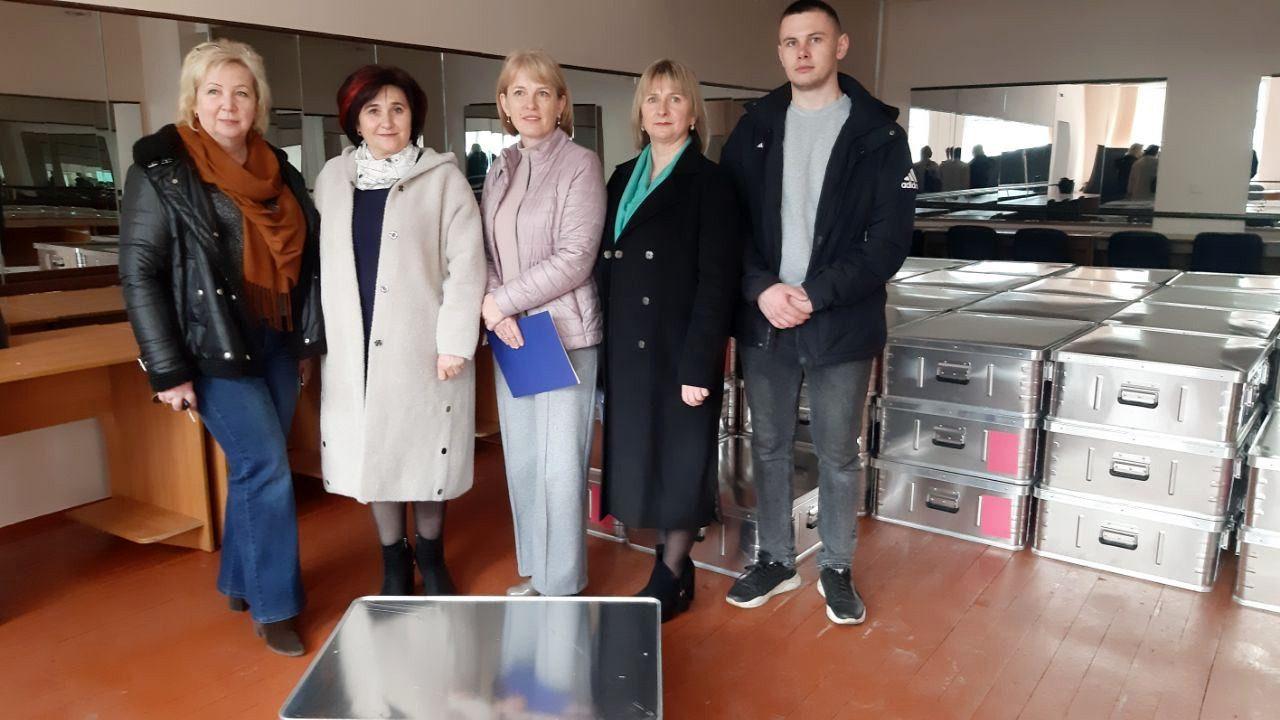 Понад 400 освітніх закладів Рівненщини отримали набори «Школа в коробці» від UNICEF