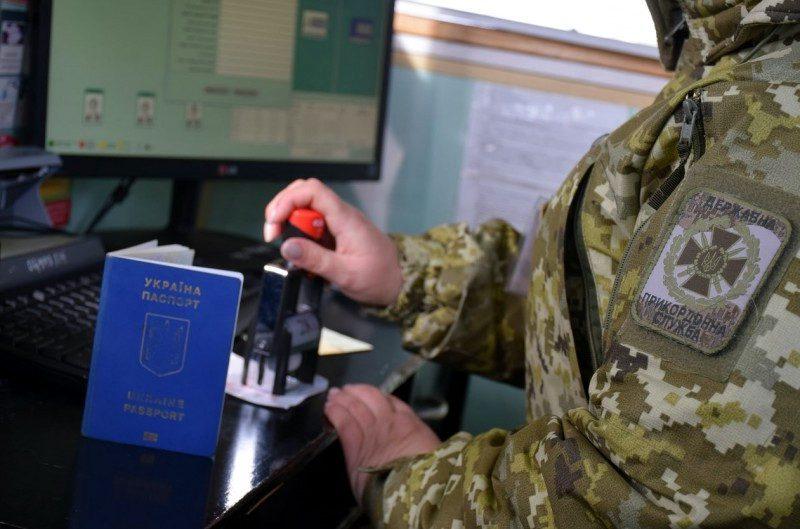 Скільки військовозобов’язаних виїхали з України і не повернулись за час війни: сумна статистика