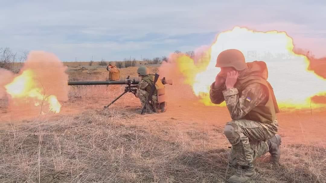 Українські воїни спалили ворожу ЗРК «Стріла-10» і один плавучий транспортер