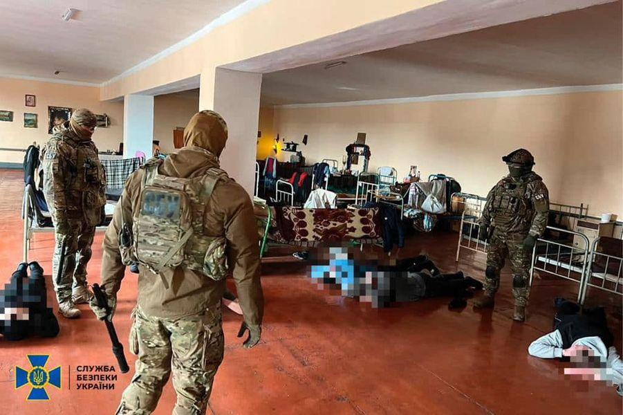 100 тисяч за «допомогу»: в’язні Рівненської колонії виманювали у родичів зниклих безвісти