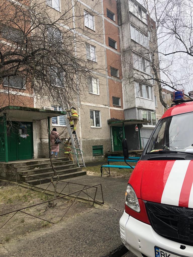 відкрили вхідні двері квартири де перебувала літня жінка1