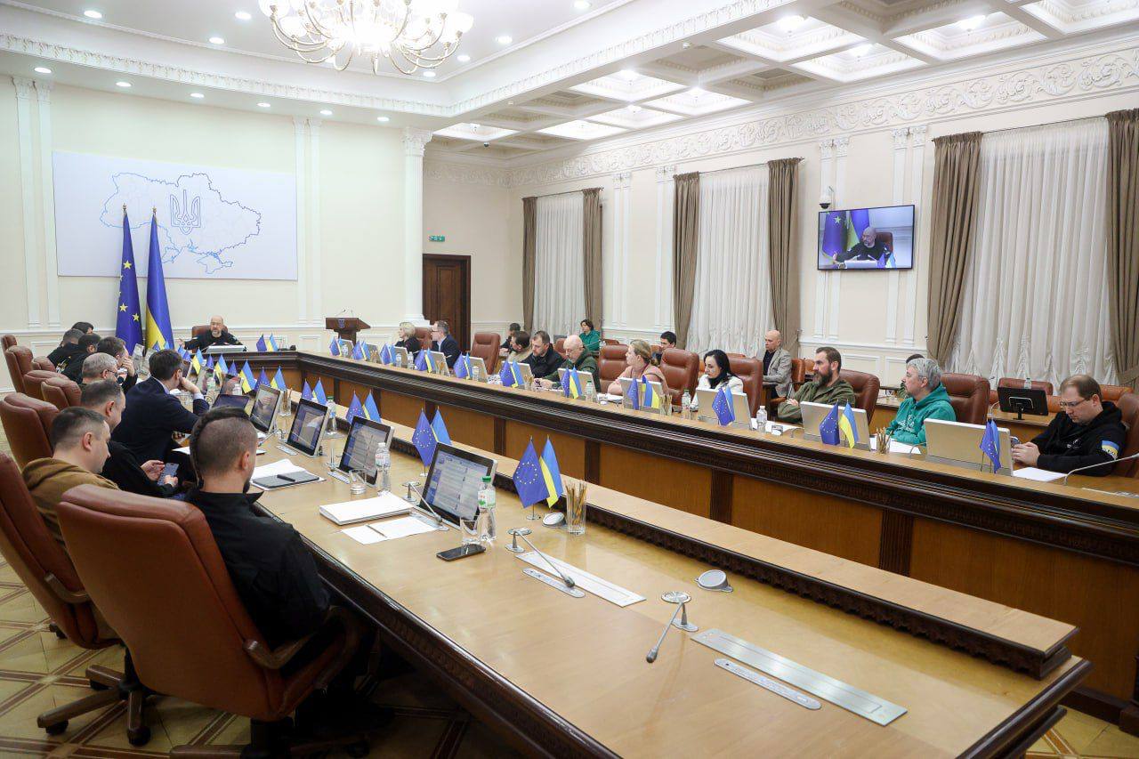 Суд відмовився призупинити виселення УПЦ мп із Києво-Печерської лаври Засідання уряду.