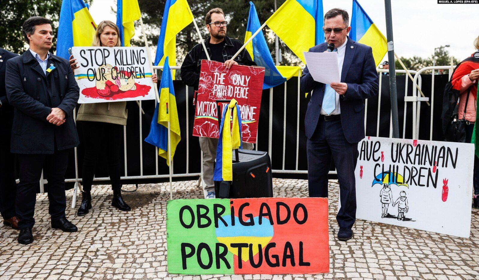 Українці в Лісабоні протестували проти візиту президента Бразилії через його позицію щодо війни