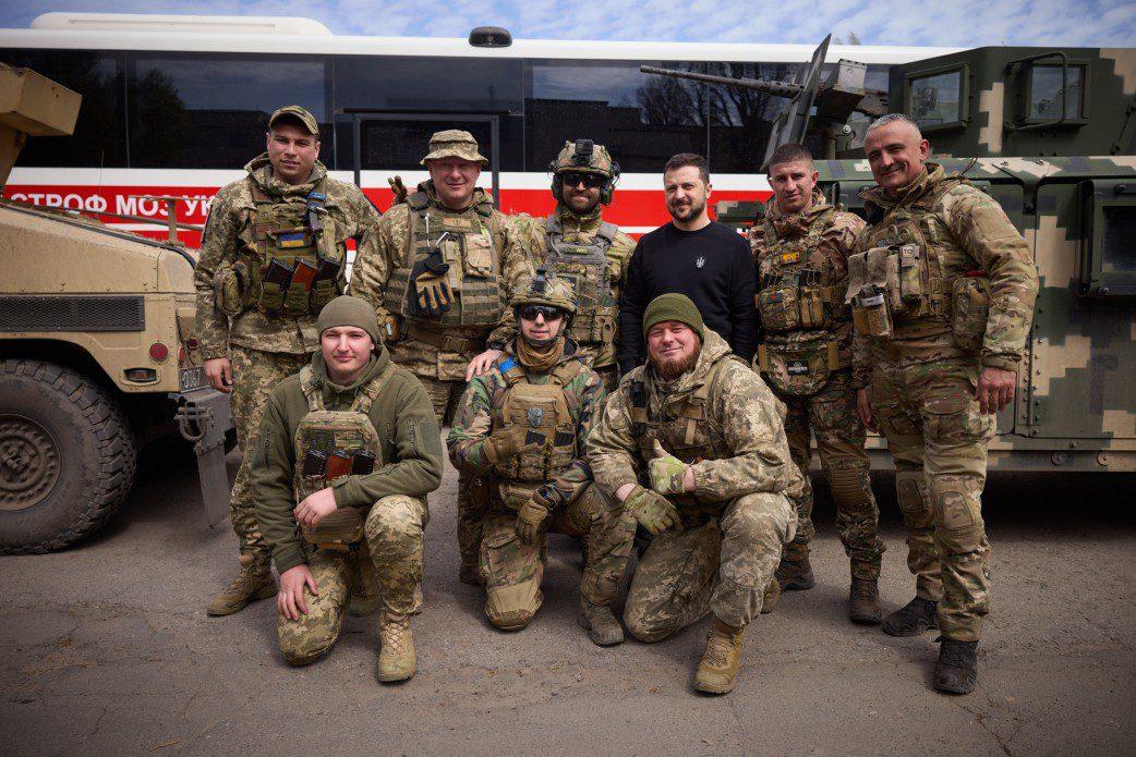 Глава держави відвідав передові позиції українських захисників на Донеччині