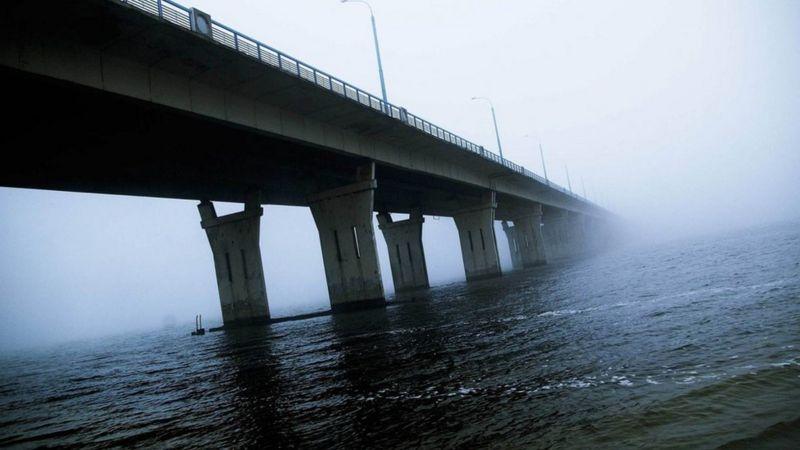 росіяни атакували дронами Антонівський міст біля Херсона, є жертви