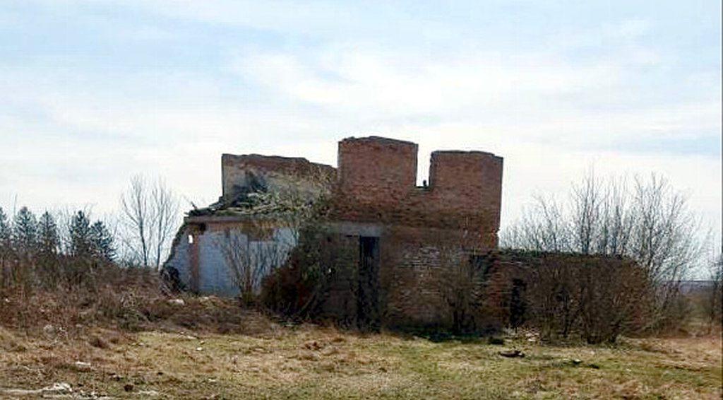 Масло виготовляють на виробництві, що не існує