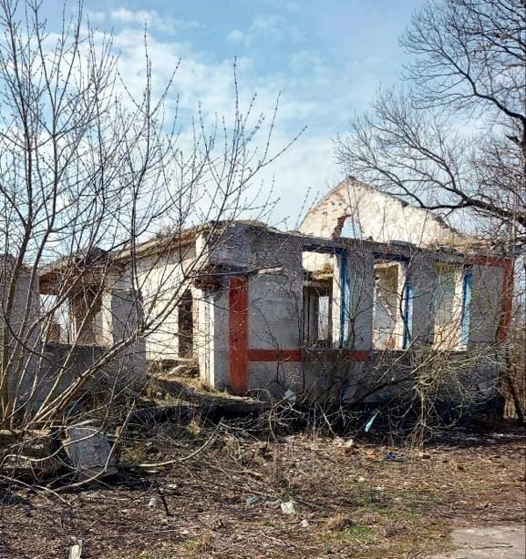 Масло виготовляють на виробництві, що не існує