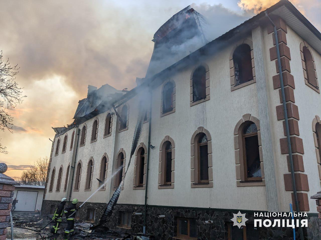 На Буковині вночі спалили храм УПЦ мп