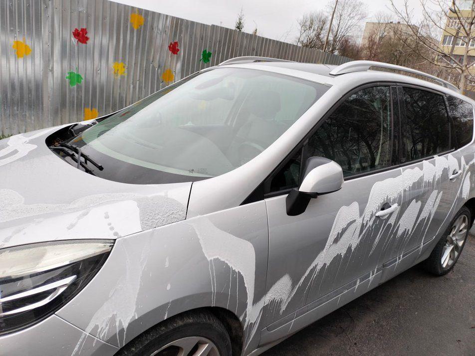 У Рівному облили кислотою автомобіль керівника спортивного клубу