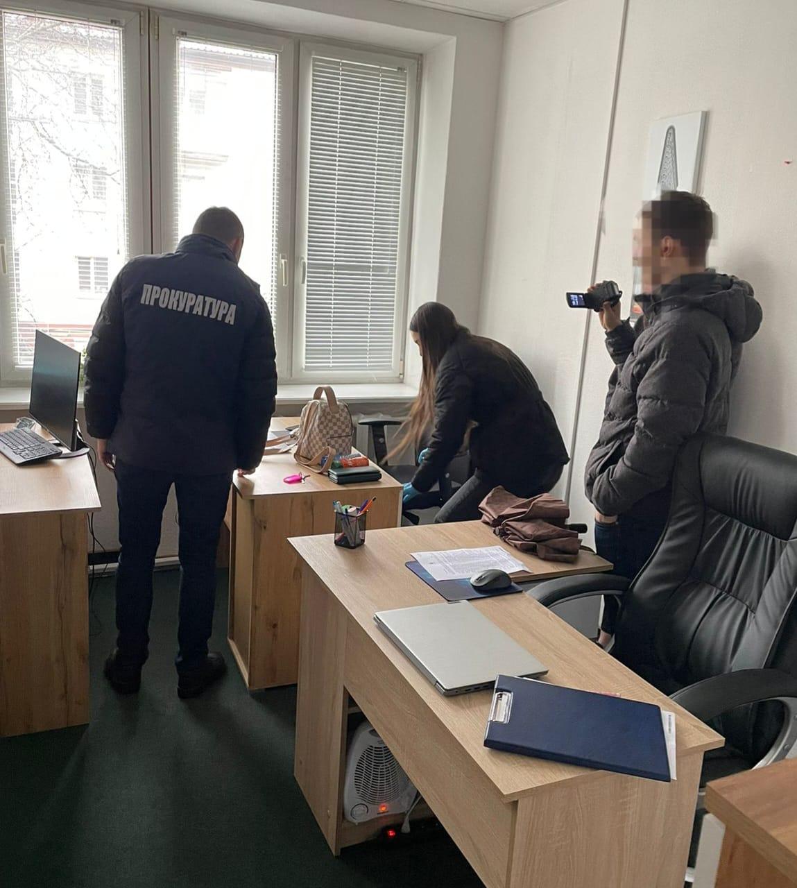 і перекрили канал втечі в