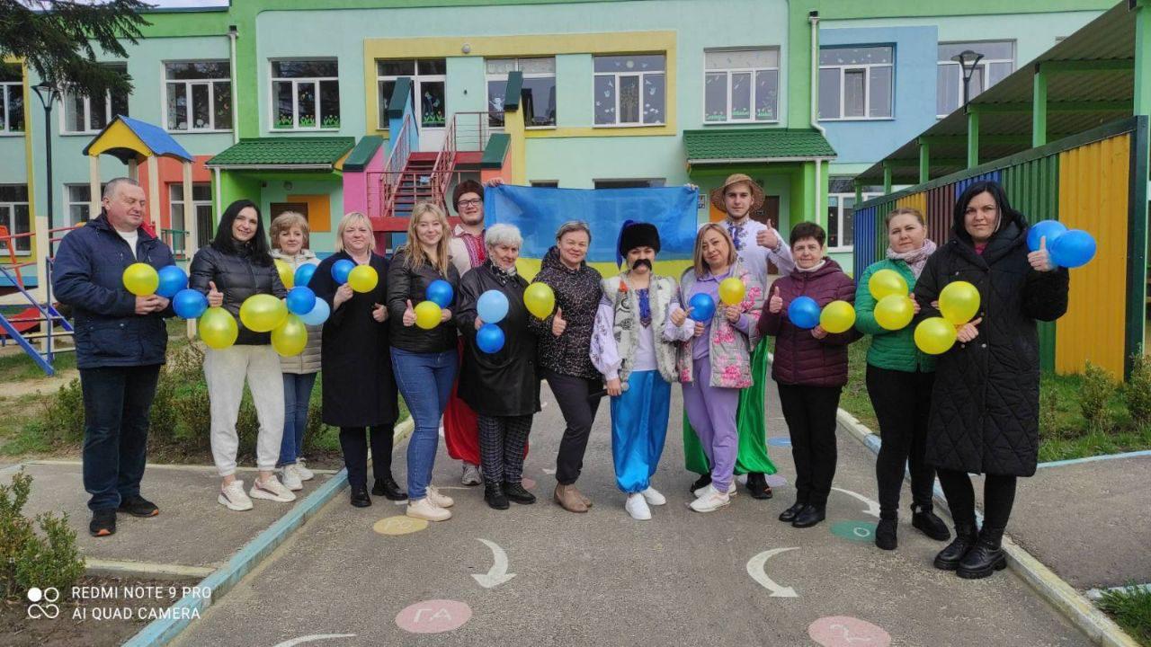 Зарядку разом із вихователями та батьками робили вихованці рівненського дитсадка «Вишенька»
