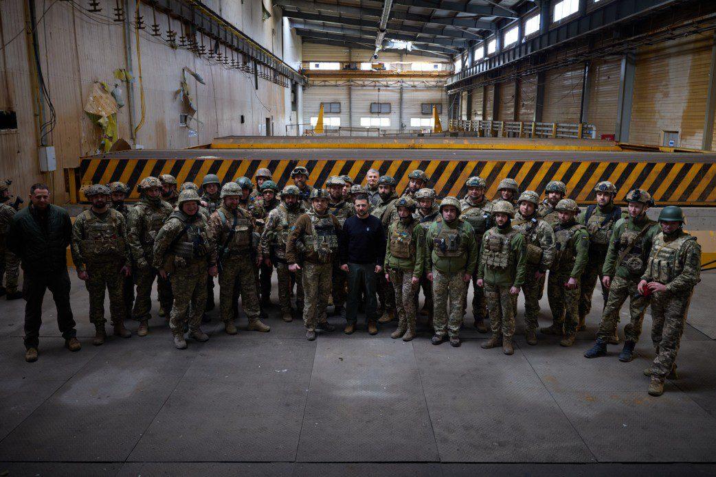 Глава держави відвідав передові позиції українських захисників на Донеччині