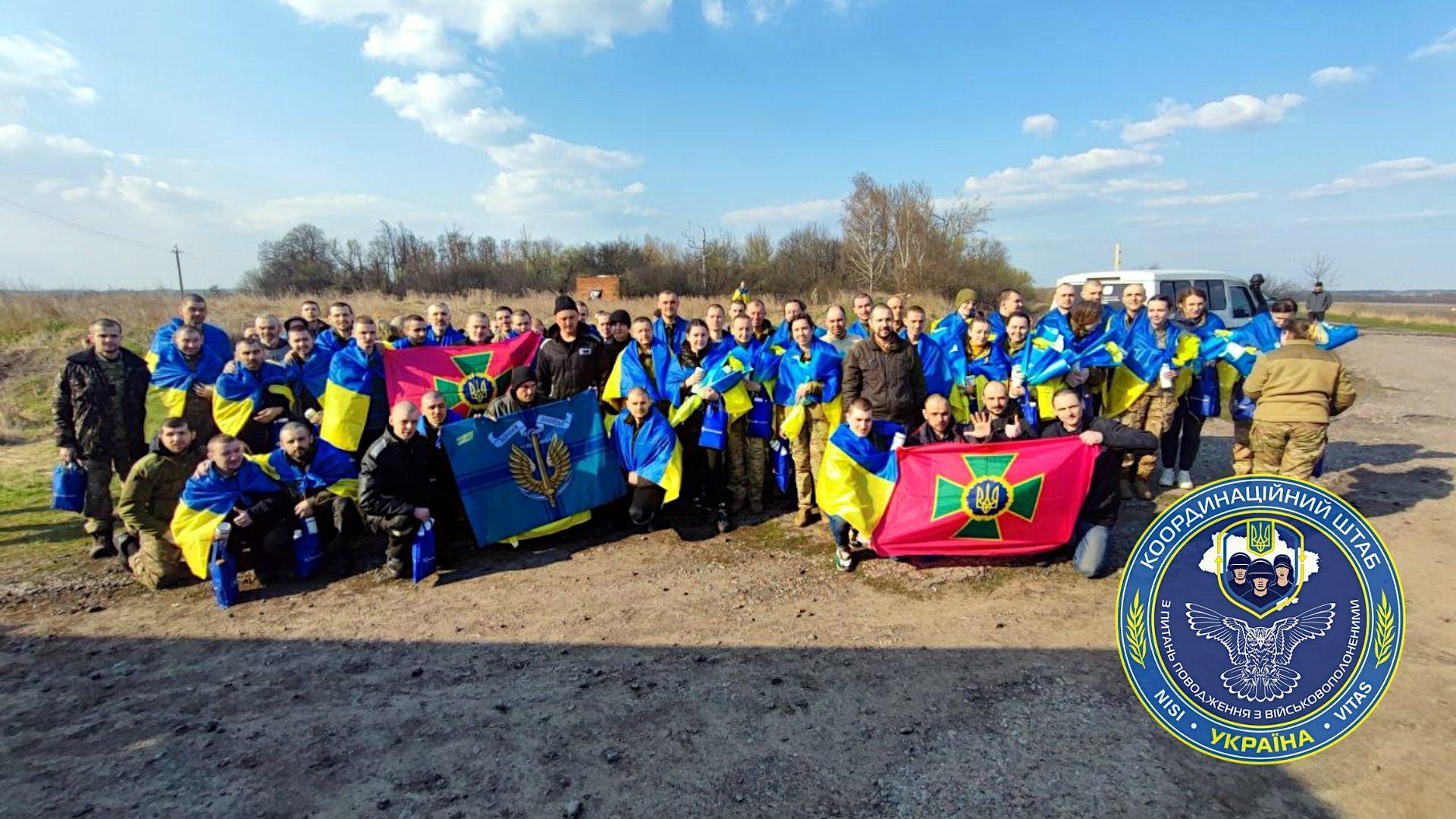 Додому повернулися з полону ще 100 військовослужбовців