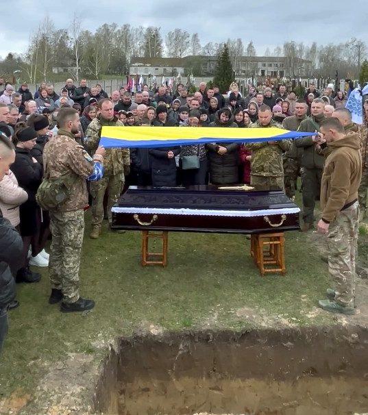 У Сарнах поховали ще одного Героя