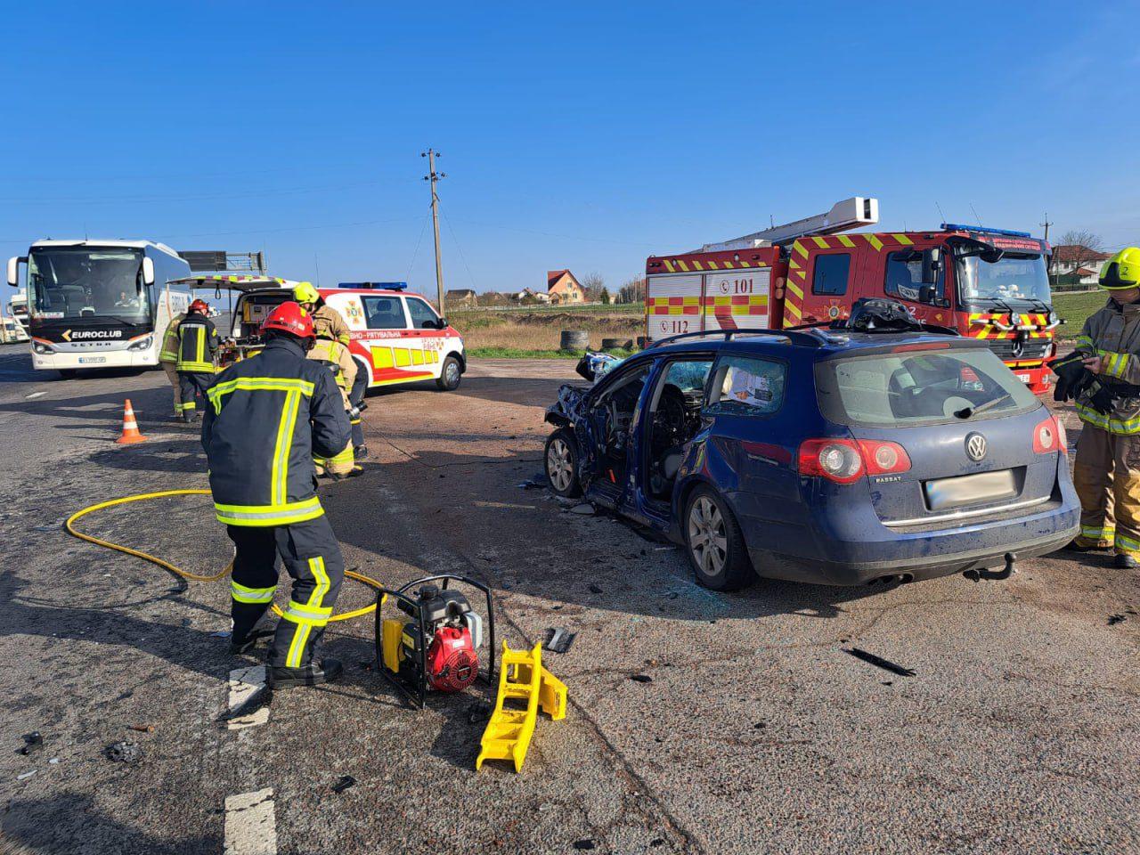Деблокували тіло загиблого водія поблизу Рівного Деблокували тіло