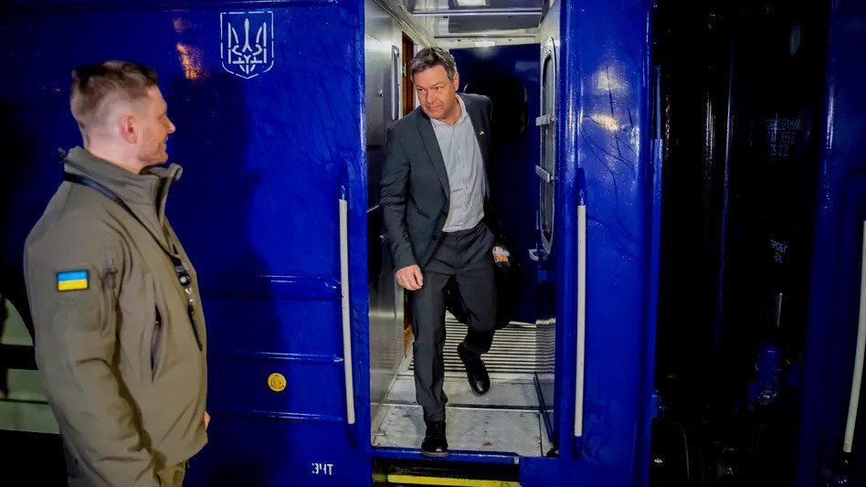 Віцеканцлер Німеччини Роберт Габек прибув до Києва.