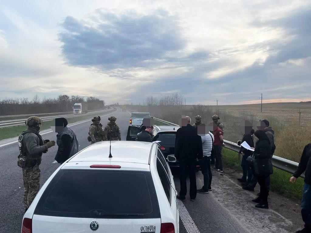 Про підозру у збуті