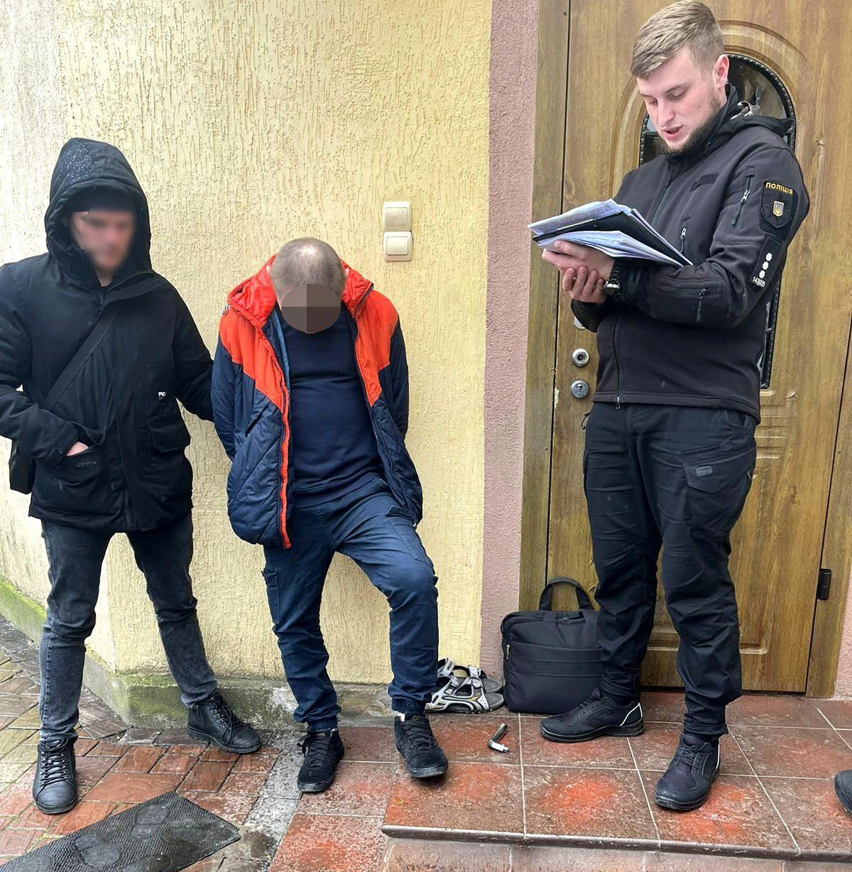 У Здолбунові поліцейські затримали наркозбувача