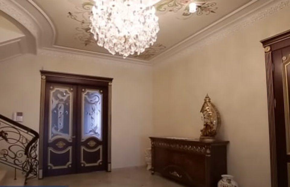 Митрополит Павло володіє маєтком за $1 млн та дорогими автомобілями (відео)