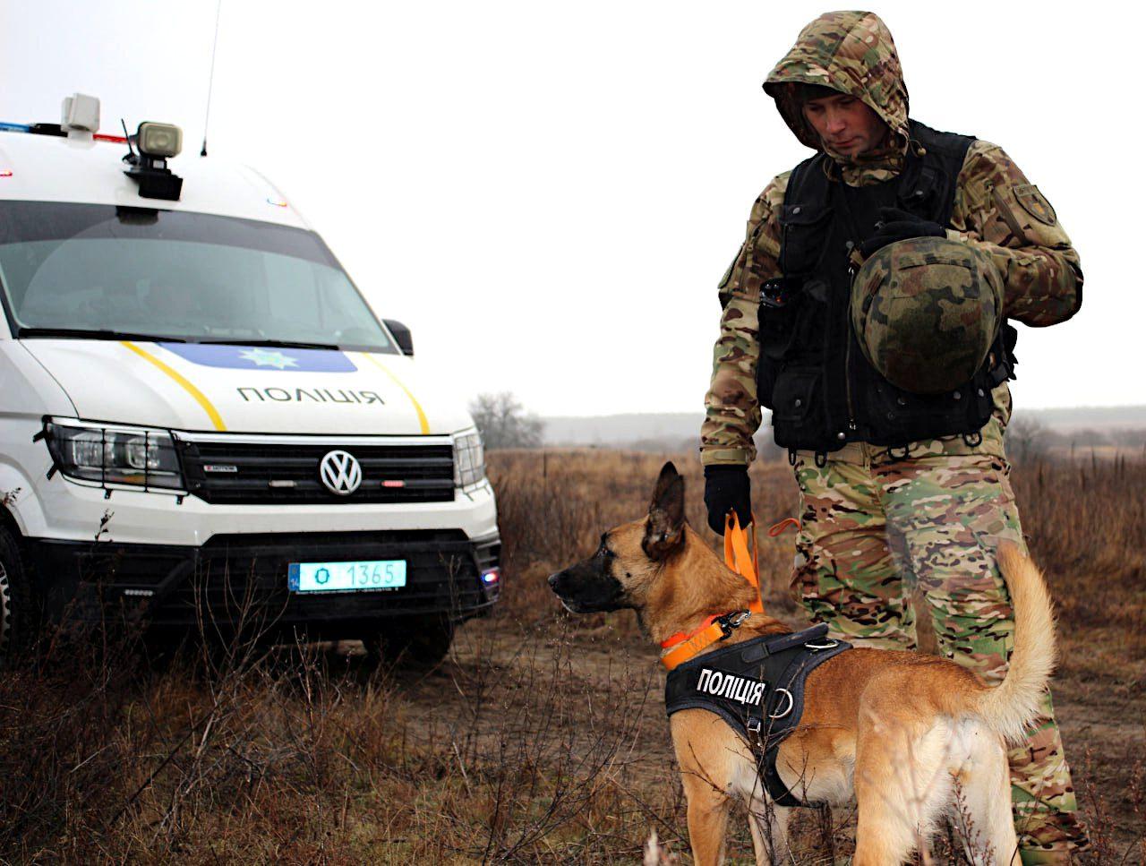 Якби службові собаки могли говорити, то вони щодня зізнавалися б кінологам у любові