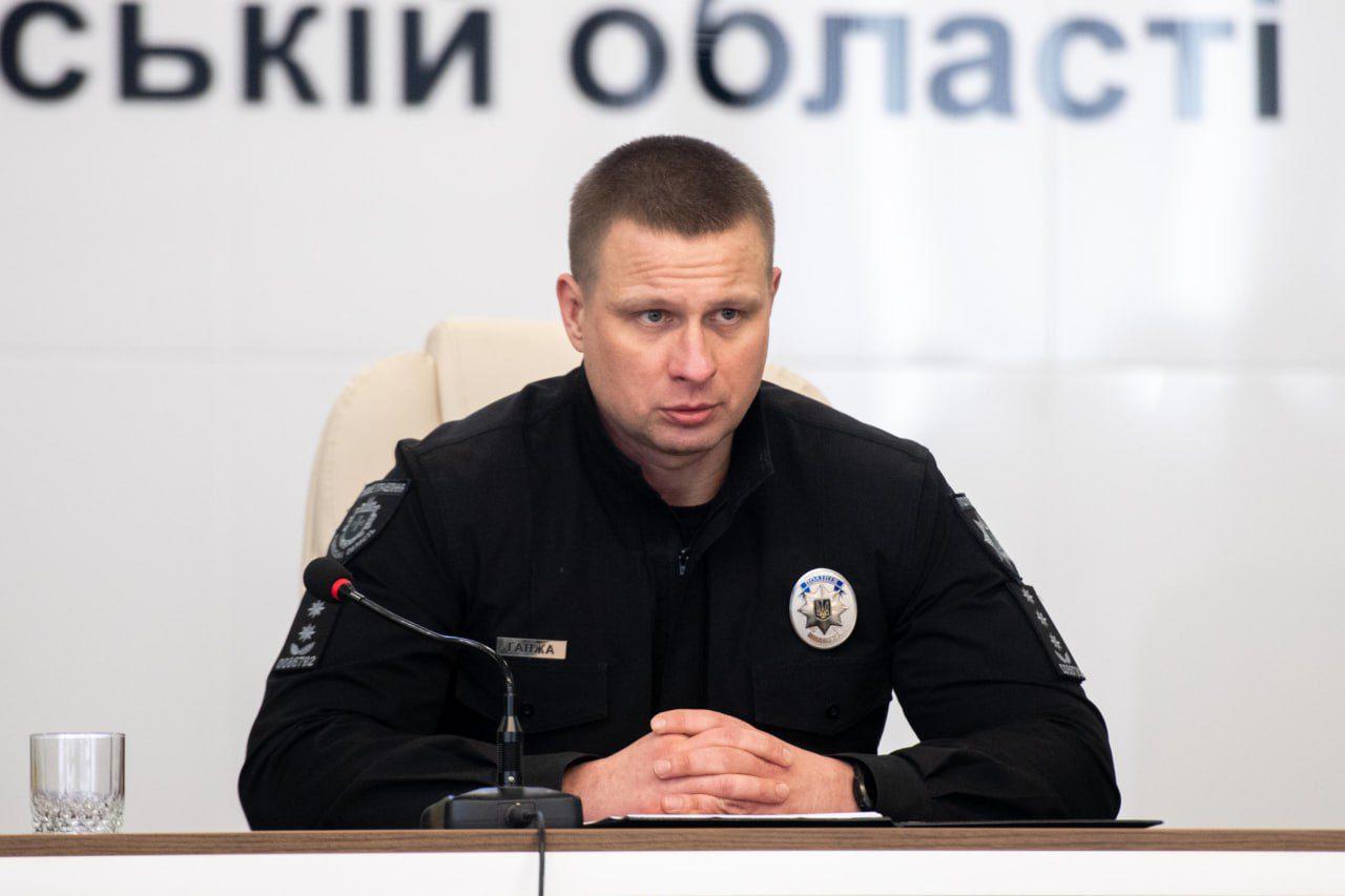 Отримали погони та одразу на службу: поліція Рівненщини поповнилася 56 молодими офіцерами
