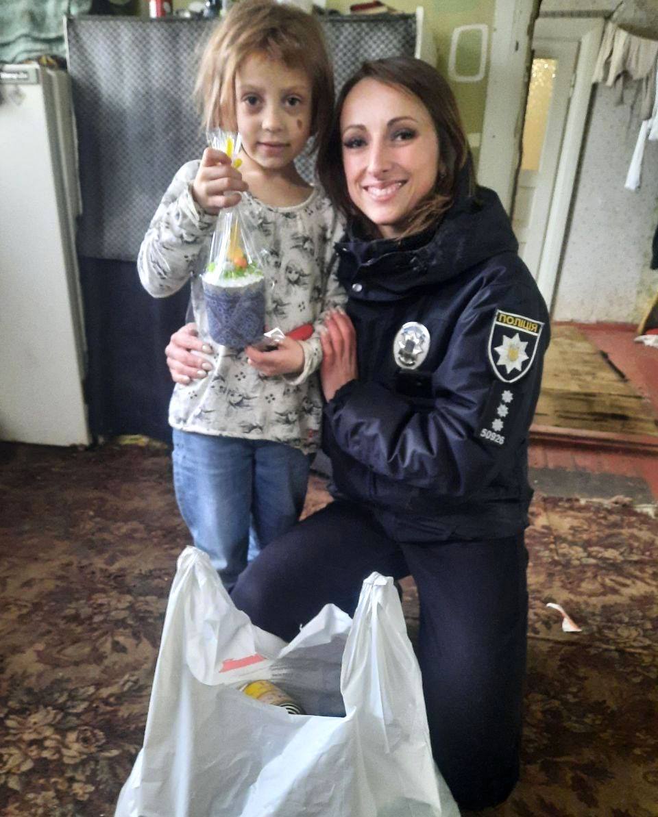 Добро на Великдень: корецькі та рокитнівські поліцейські відвідали діток