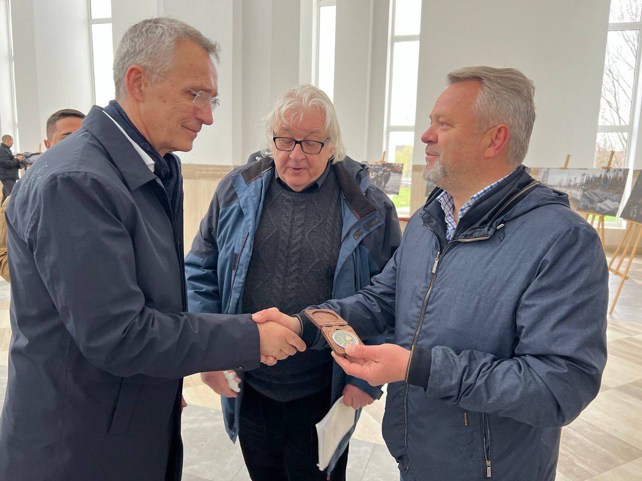 Єнс Столтенберг відвідав Бучу