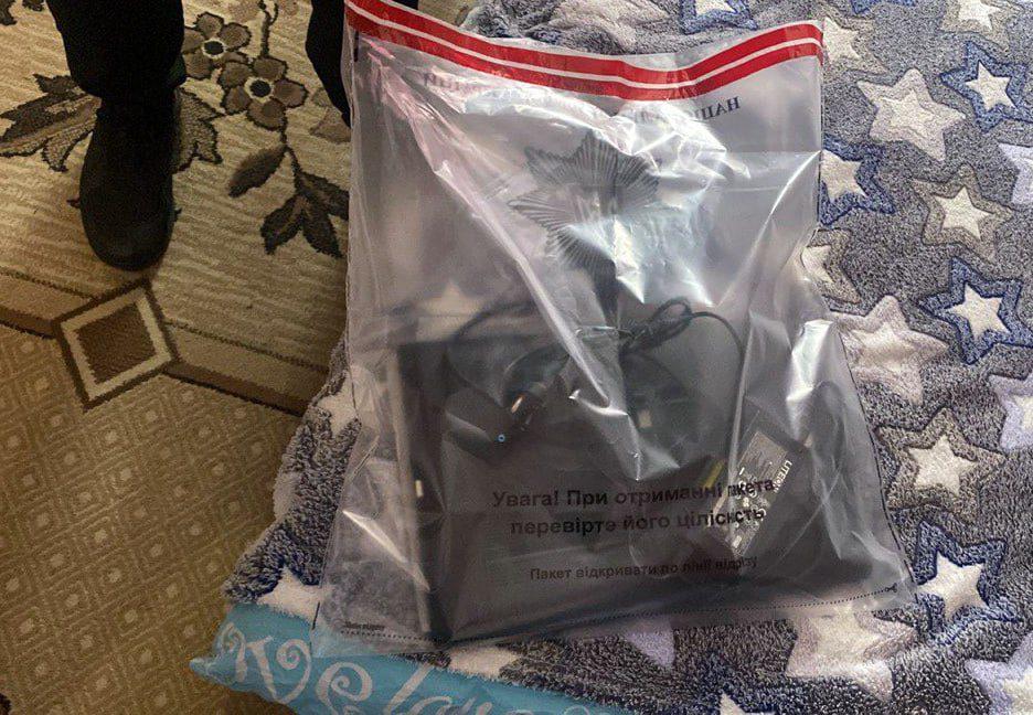 У Рівному поліцейські затримали посадовця під час отримання хабаря